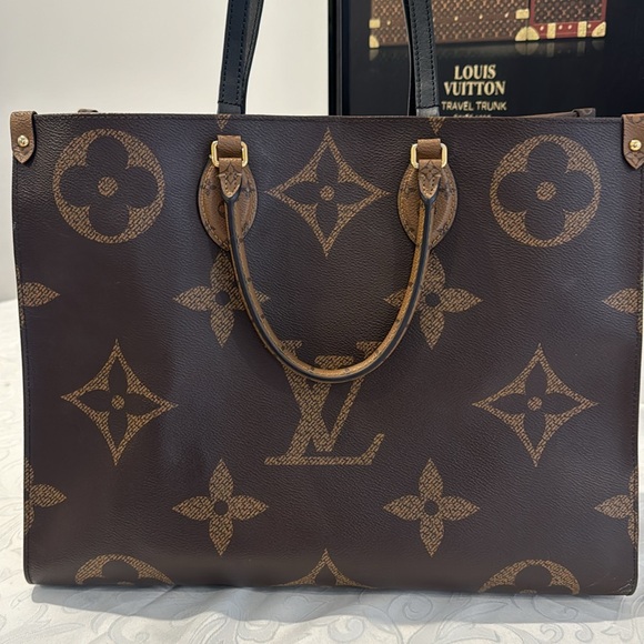 EUC Louis Vuitton On the Go GM Reverse Monogram - Picture 6 of 14